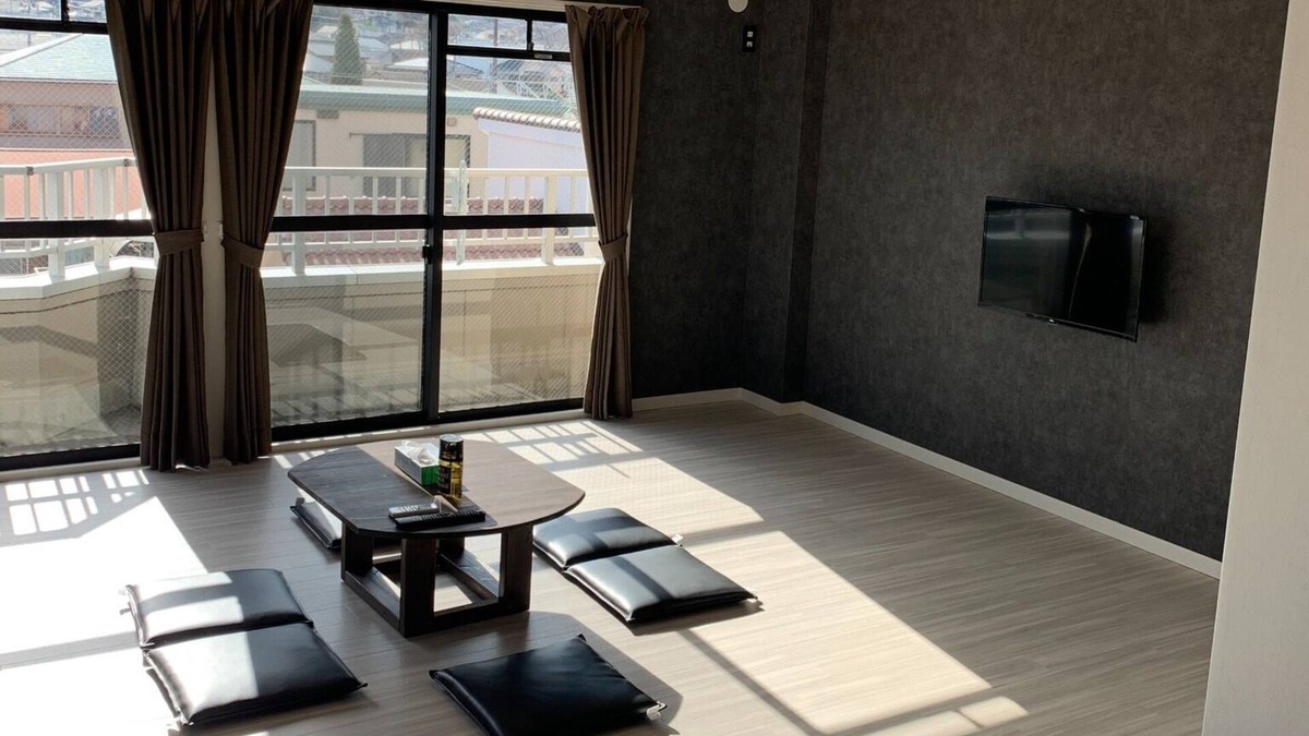 Usami Apartment | 3BAccommodates up to 7 people right in front of JR Usami Station Easy access within 1minute walk / Ito Shizuoka