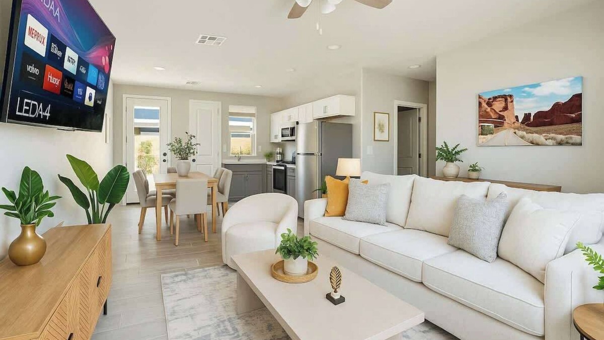 Glendale Apartment | 3Bd | 2 Bath | Free parking | 70"Smart TV