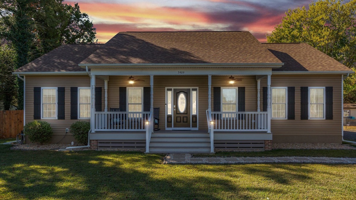 Issue House | 3BD, 2BA Home w/Hot Tub