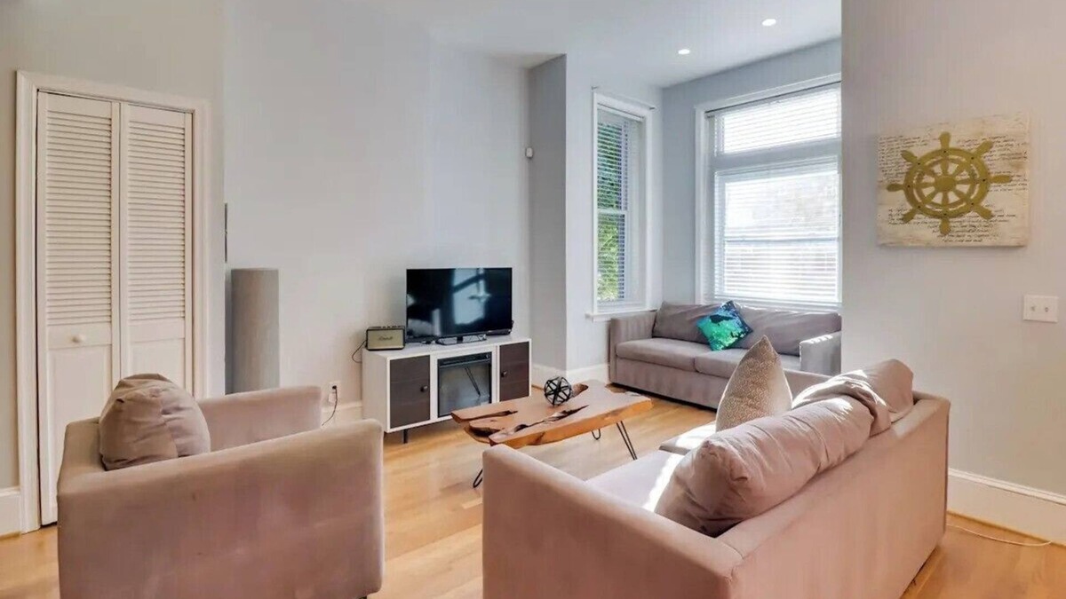 North Capitol Street House | 3BD Classic Victorian in Downtown DC