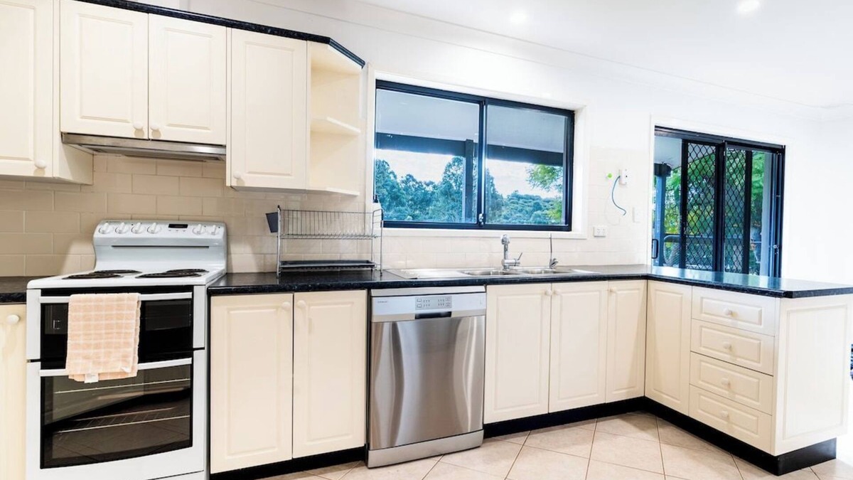 Mount Hunter House | 3BD Exclusive Manor Retreat Farm