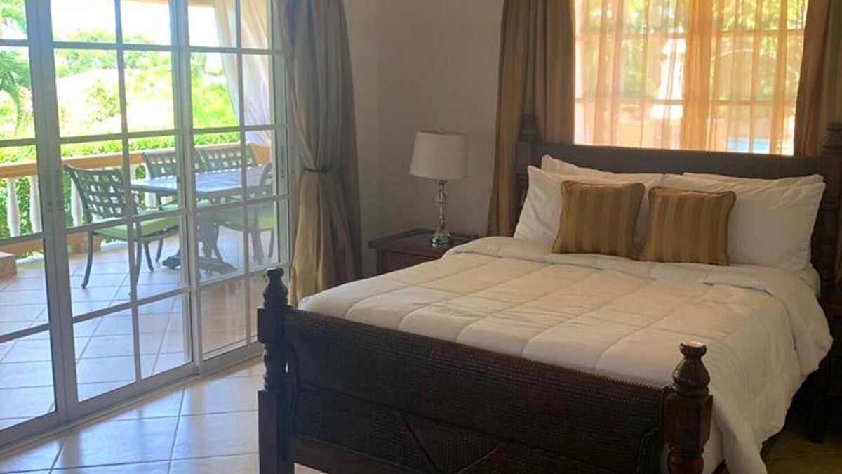 Urbanizacion Tavarez Villa | 3BD guest-friendly villa near everything, private garden&pool, sports courts