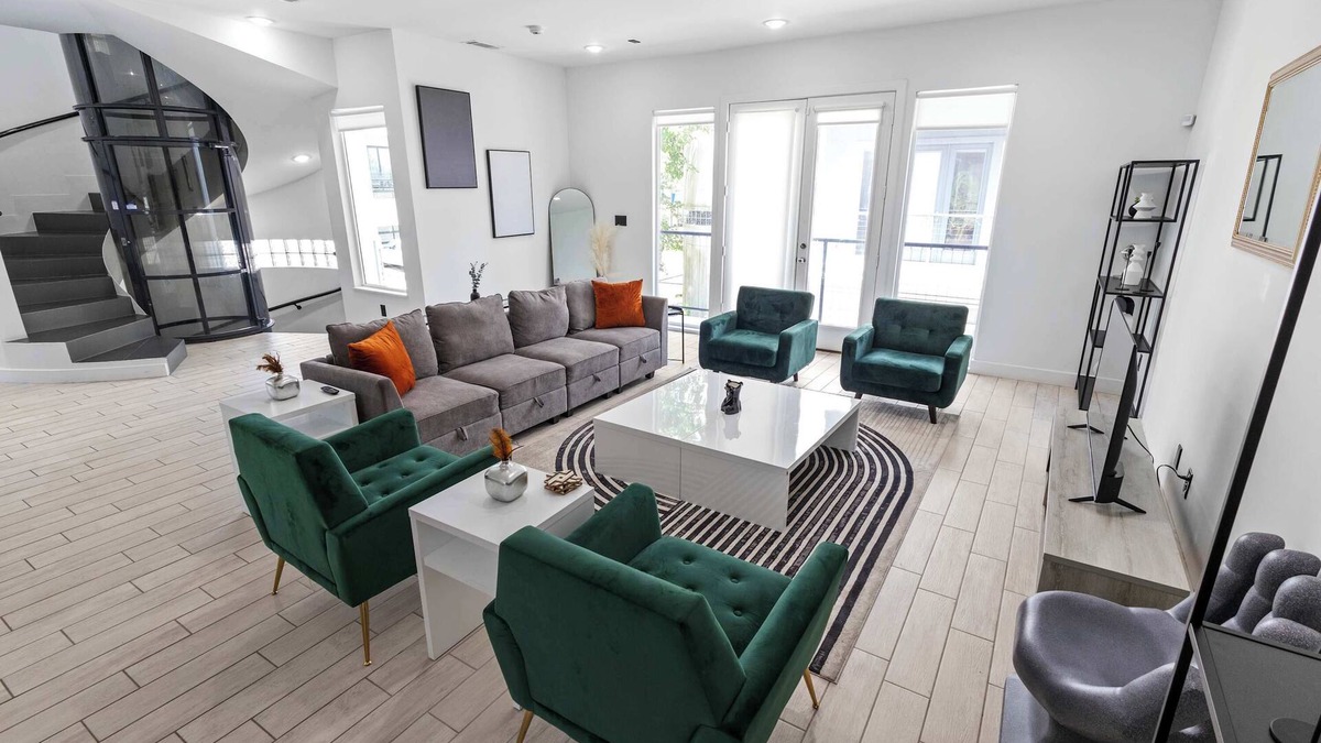 Greenway Plaza-Upper Kirby House | 3BD Montrose Luxe Home Near Med Center