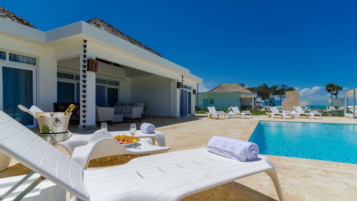 Playa Chiquita Villa | 3BD Oceanfront villa, private pool & golf cart, gym/tennis!