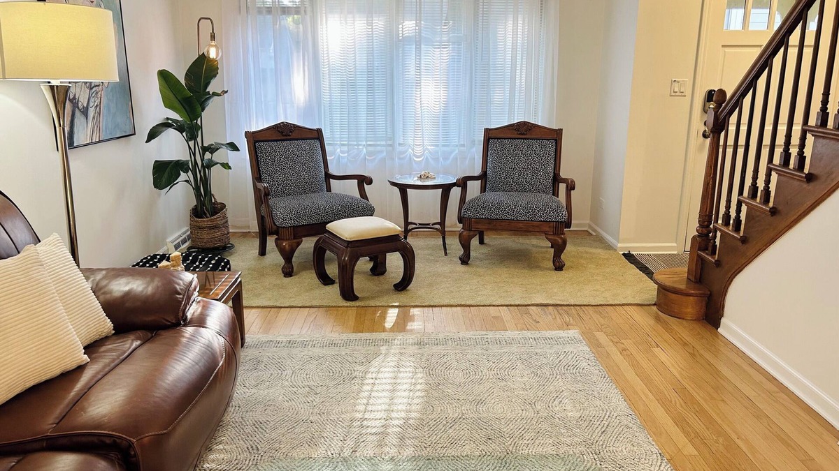 Lake Forest House | 3BD Townhome Downtown Lake Forest