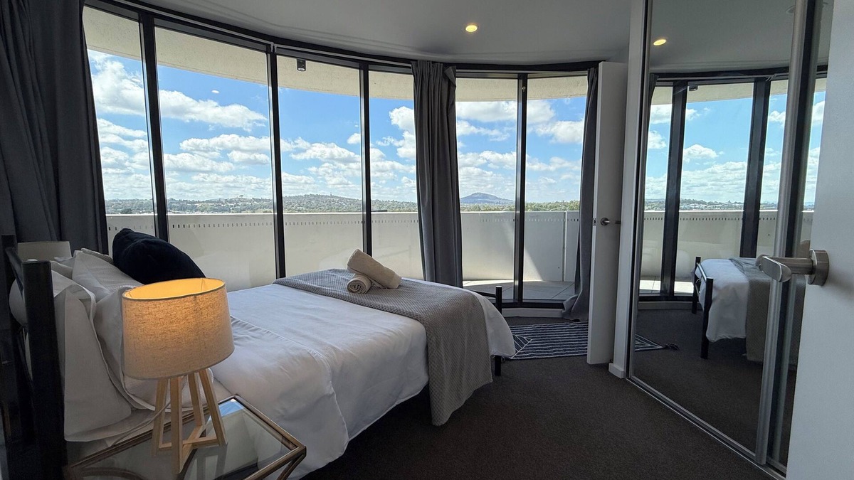 Holder Apartment | 3BDR Waterfall Apartment WIFI Parking