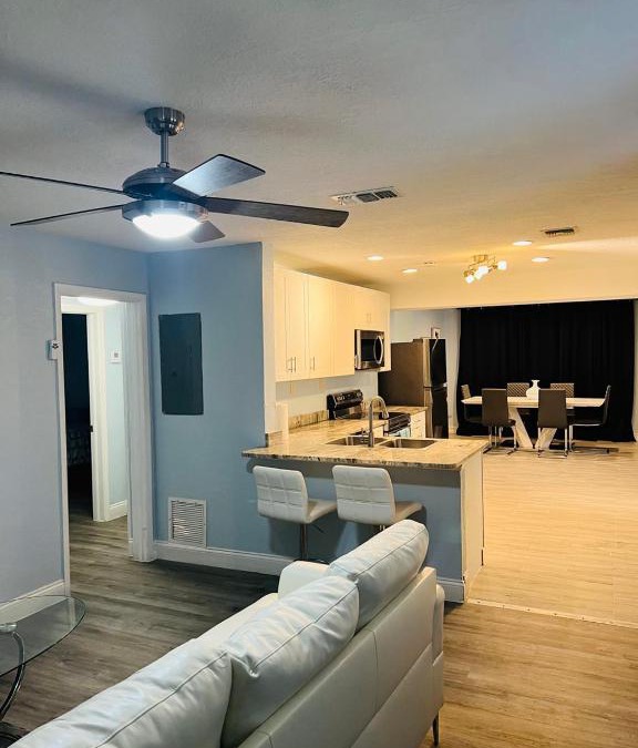 Pine Hills House | 3bdrm modern entertainment home