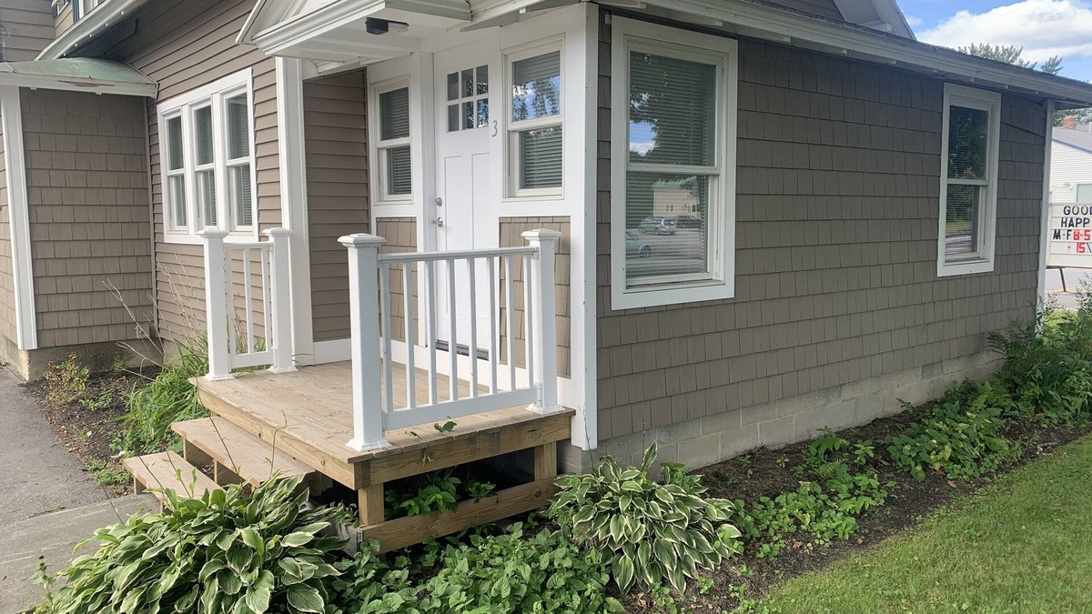 Farmington Apartment | 3bed -1 bathApartment in town mins to UMF or Hospital
