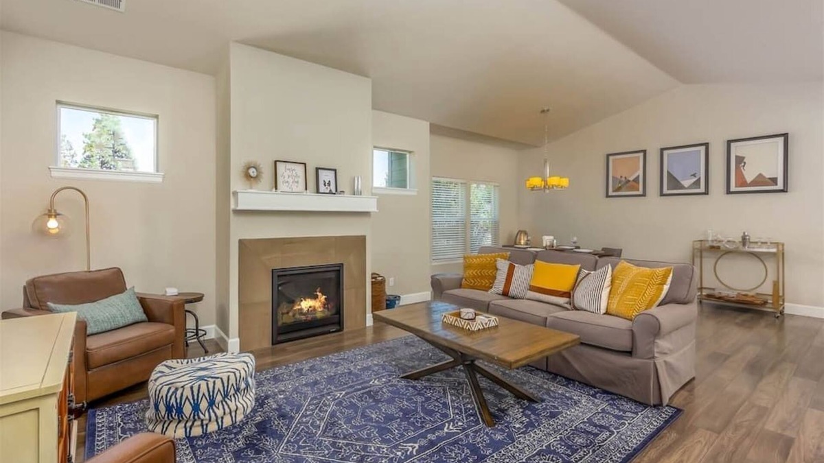 Old Farm District House | 3Bed/2 Bath, Pet friendly,Fenced Backyard, Bend OR