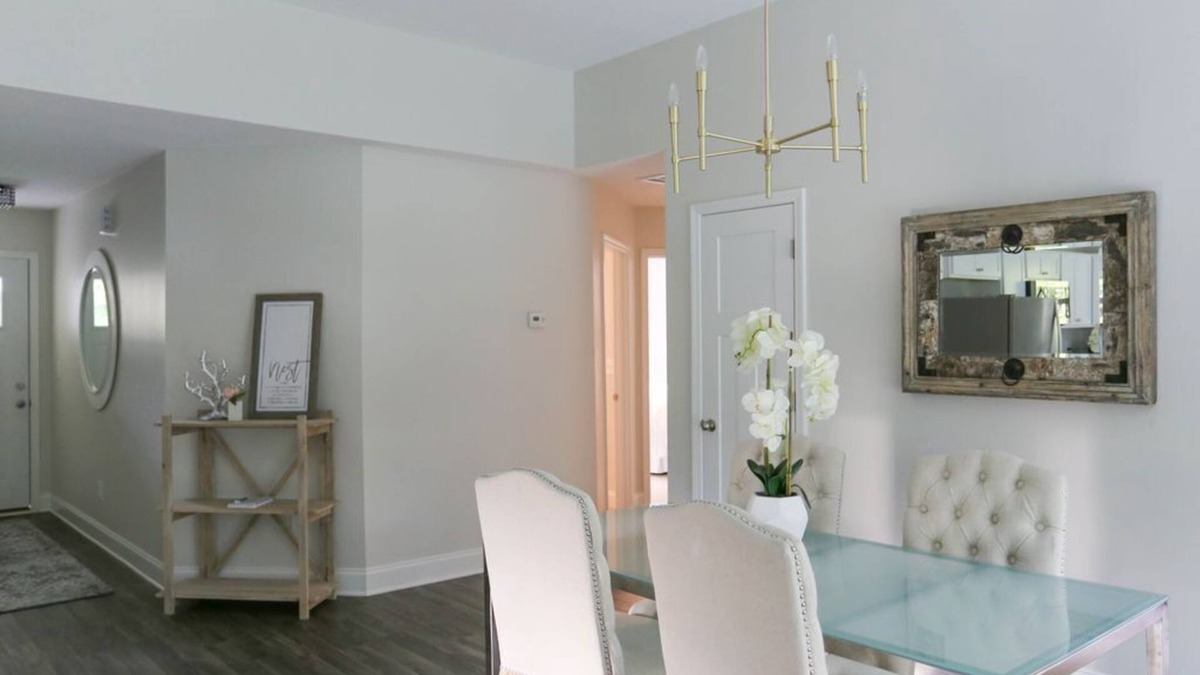 Greer House | 3Bed/2Bath Ritzy 1 of 3