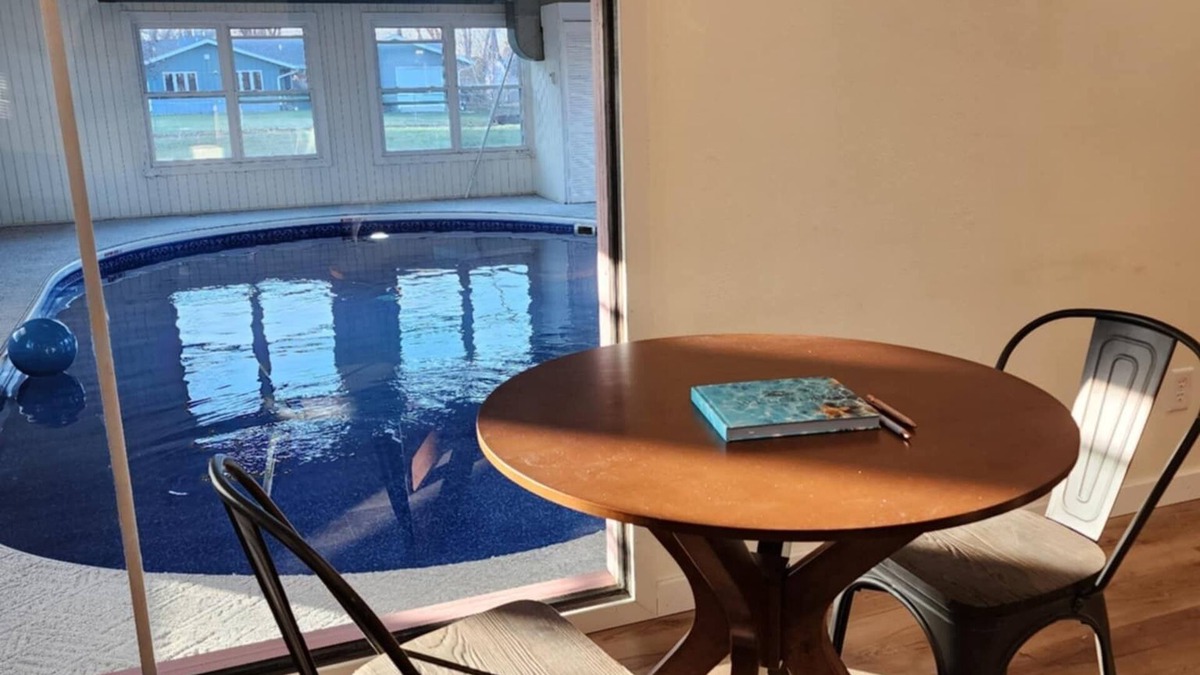 Roscoe House | 3Bed 3 Bath Home with Indoor Pool -Your Perfect Getaway!nnn