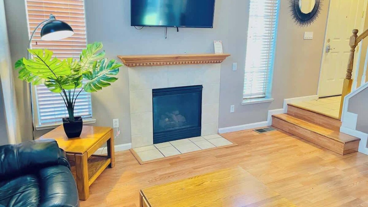 Sparks House | 3Bedroom/2Bath/Sleeps9/3TVs/AC