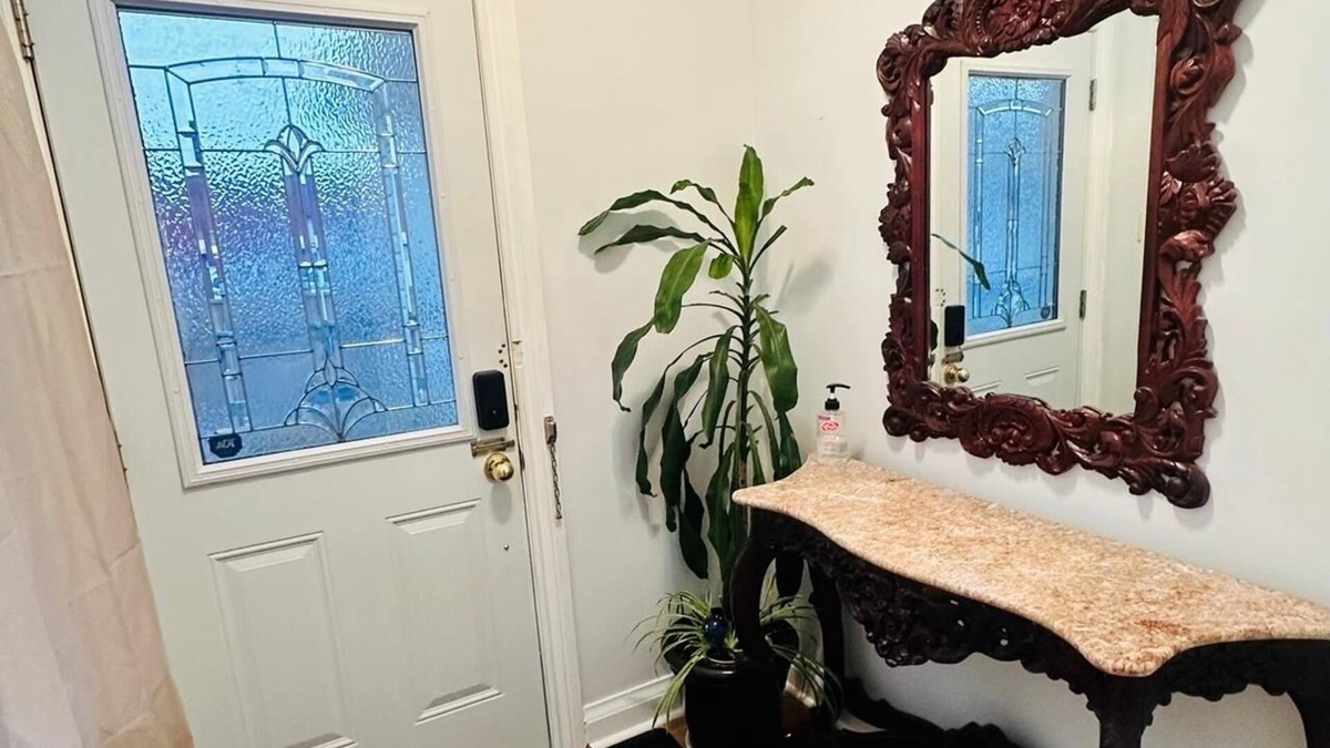 Niagara Falls House | 3Bedroom house - 5 to 10 Mins Walk to Falls!