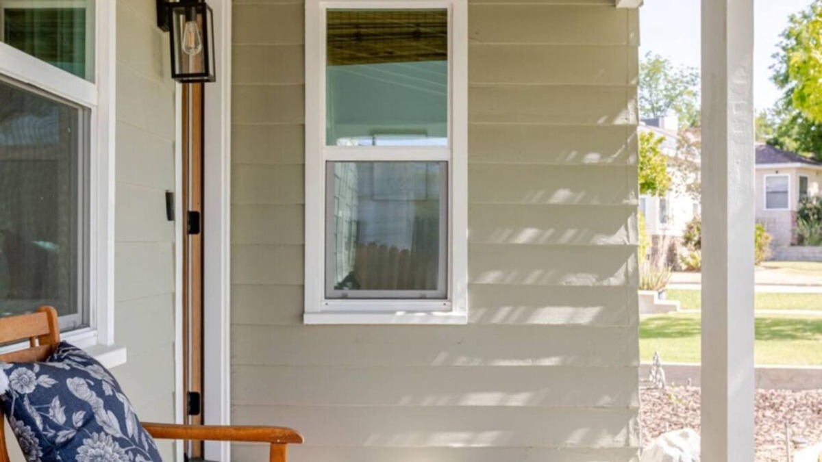 Bakersfield House | 3bedroom house close to several hospitals w/HOT TUB in pleasant La Cresta area.