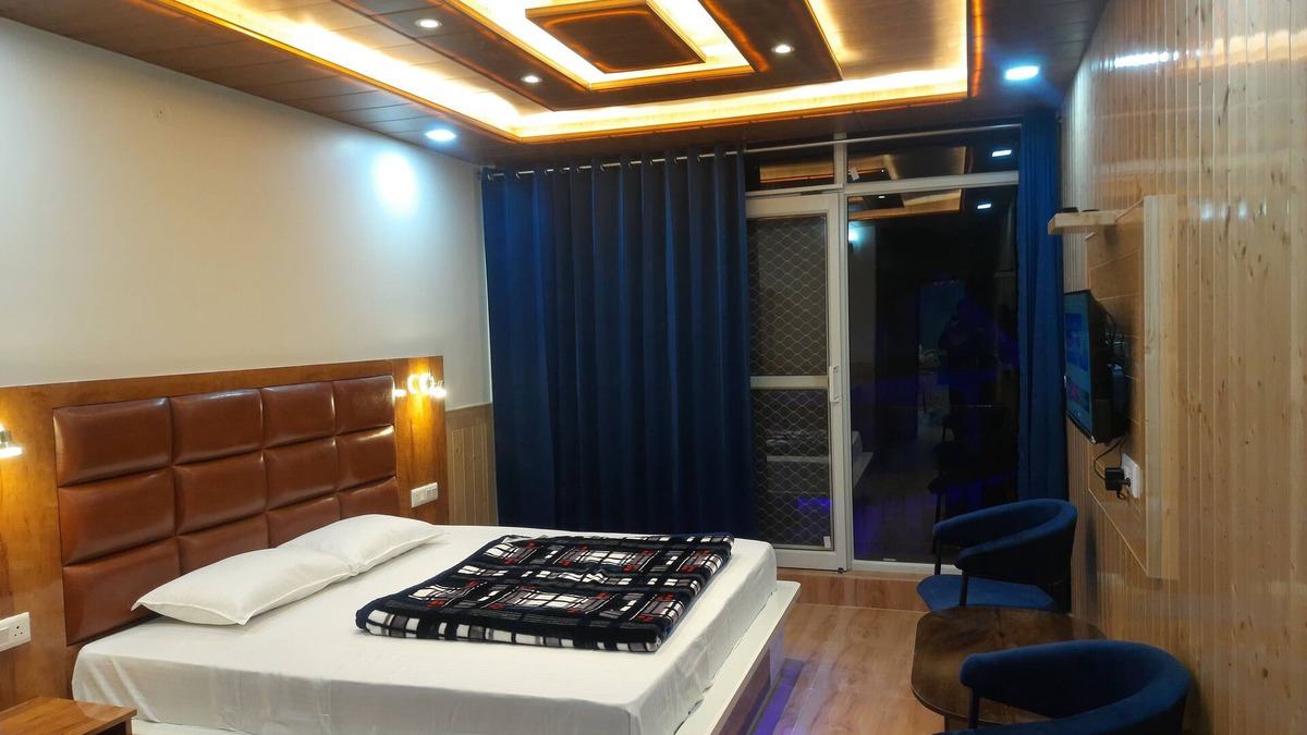 Taradevi Bed & Breakfast | 3BHK Premium Apartment with parking in Shimla - Aagaman Woods