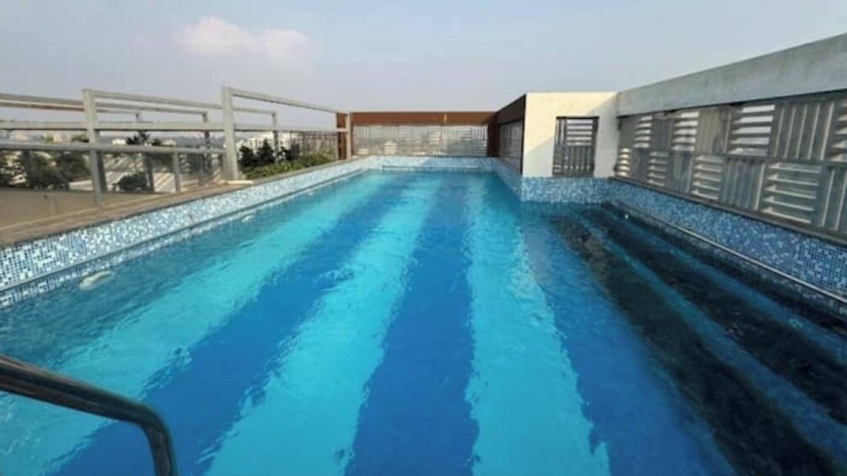 Aundh Apartment | 3bhk with Skylounge & pool