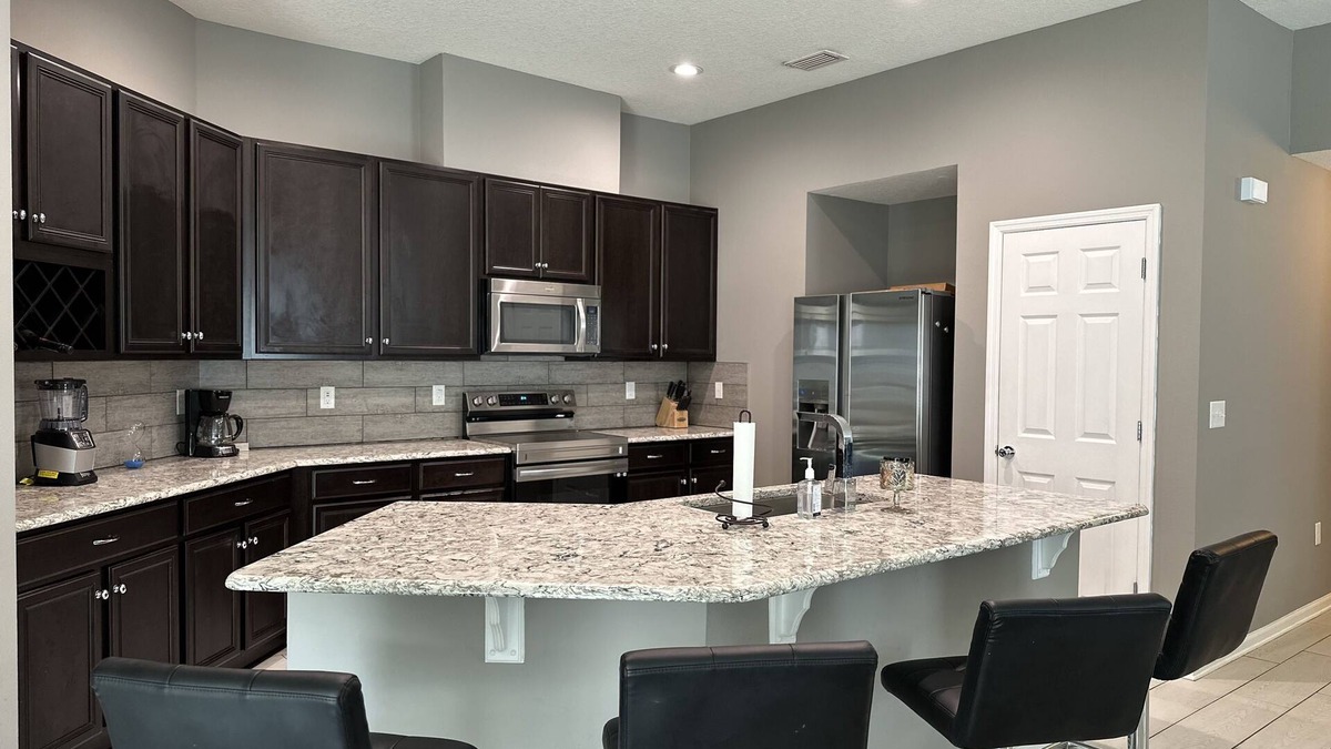 Sunbeam House | 3BR 2BA Central location