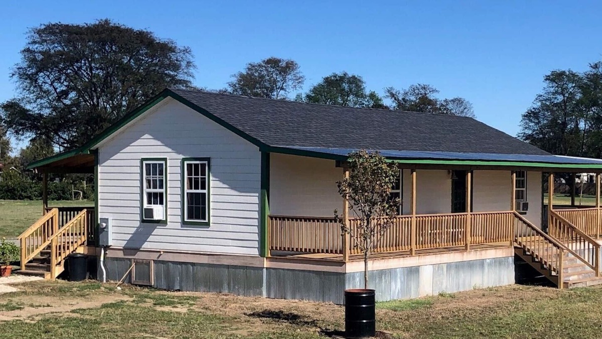 Marion House | 3BR 2Bth house, 1 pet free 2nd pet considered for fee 7 min to d'town Memphis