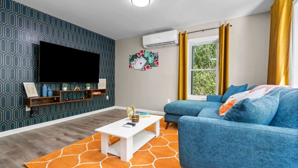 Westside Norwich Apartment | 3BR, 3 Queen Bed, 2.1Mi To Mohegan