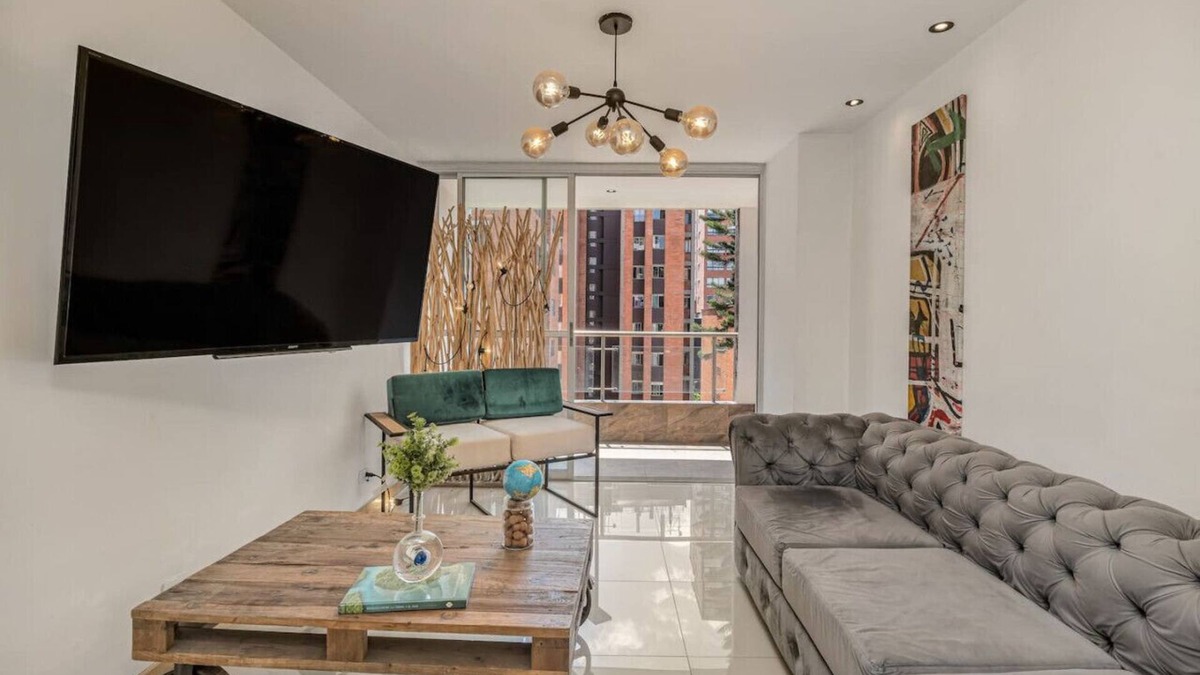 Envigado Apartment | 3BR Apt with balcony near Viva Envigado fast WiFi