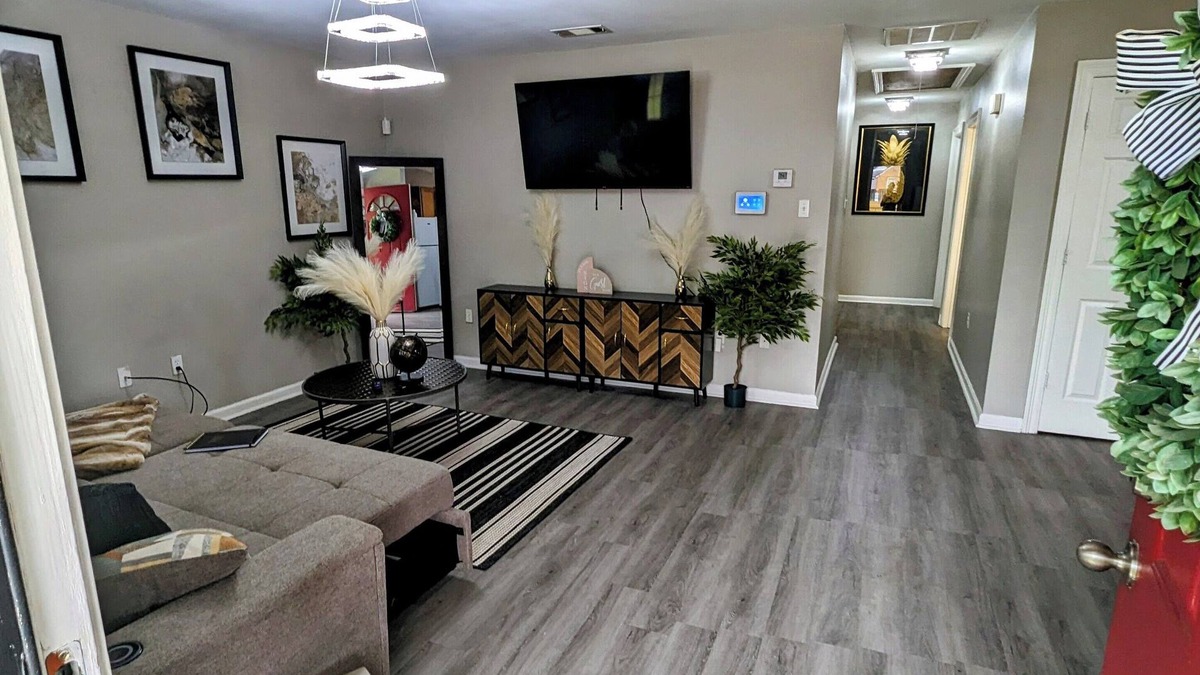 Mid City North House | 3BR Comfortable Green Haven nr Plants&Job Sites