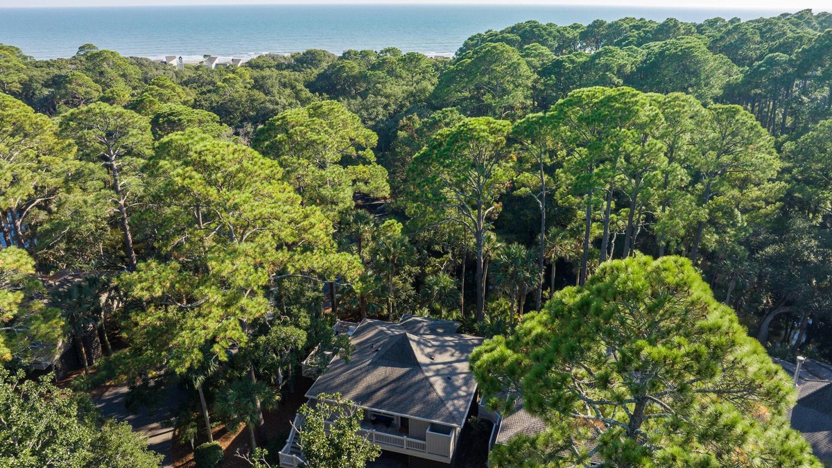 West Beach House | 3BR Cottage Short Walk to Beach, Golf, Community Pool