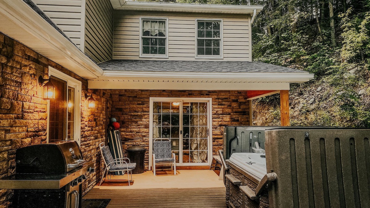 Millmont Cabin | 3BR Cozy Country Cabin w/Hot Tub near Penns Creek