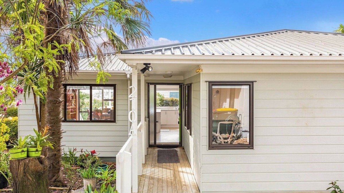 Massey House | 3BR Family Home with Patio in Massey