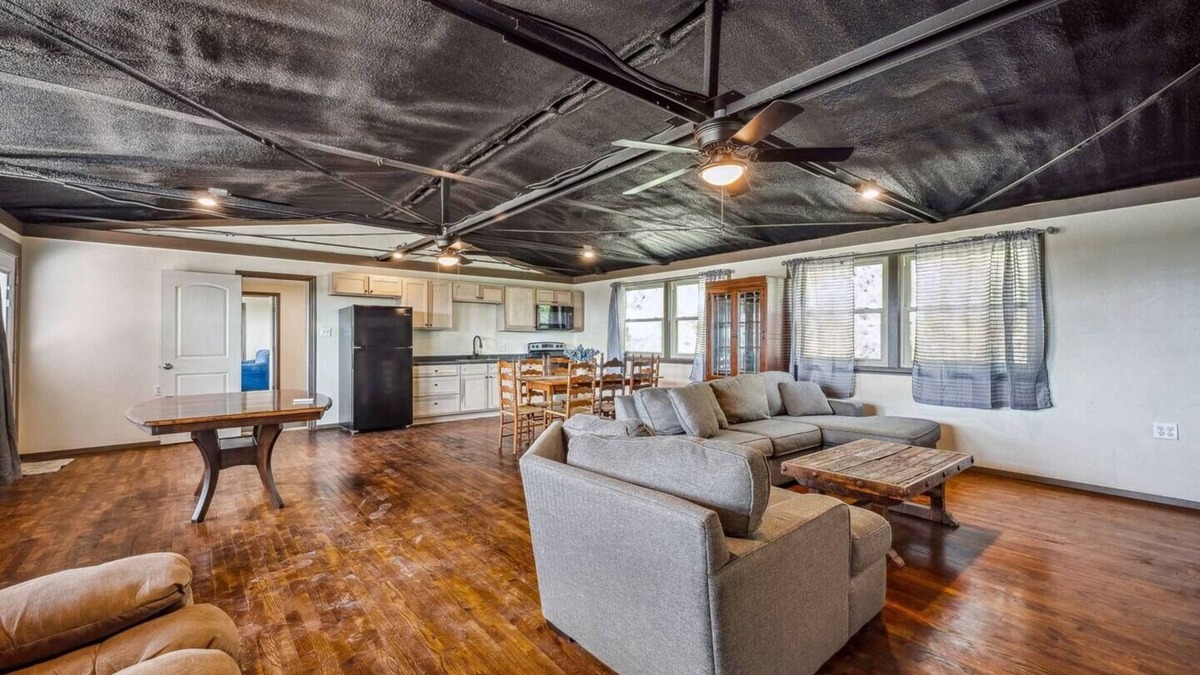 Paluxy Cabin | 3BR Hilltop Retreat | Fire pit | Panoramic Views
