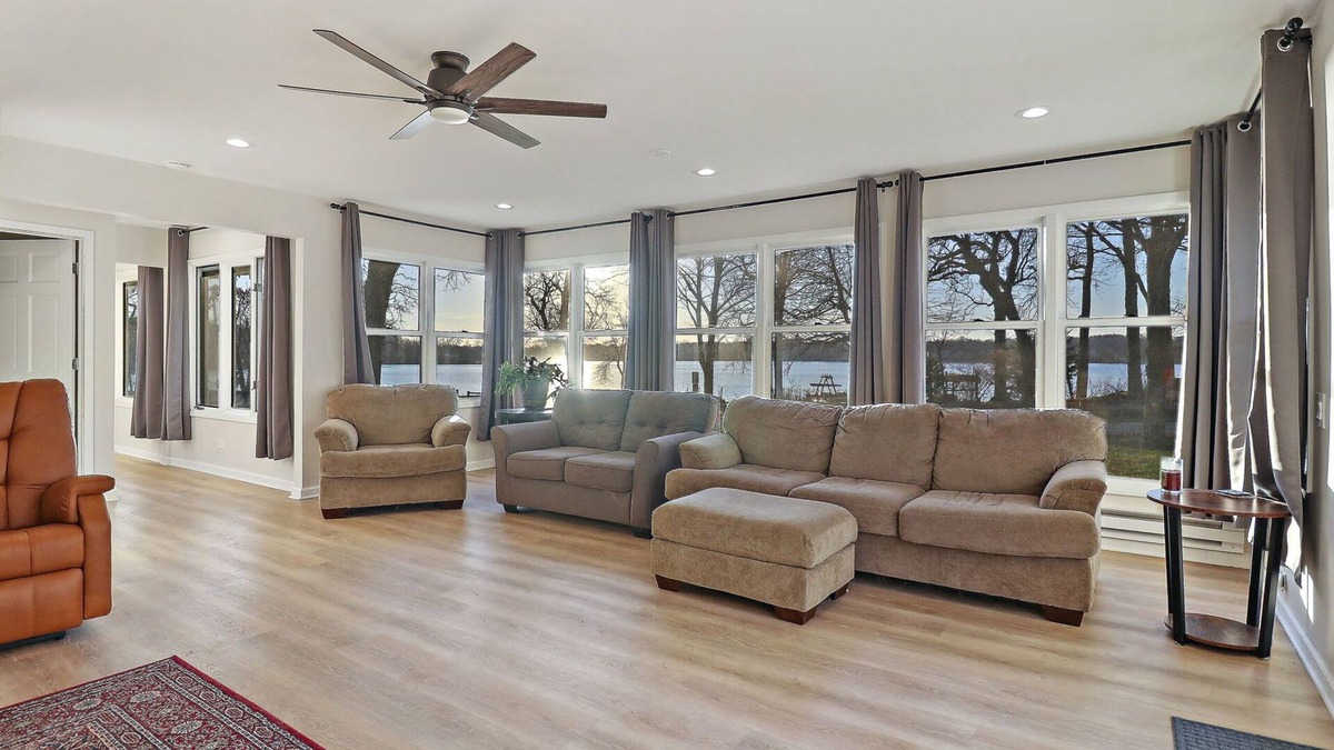 Ingleside House | 3BR Ingleside Home l Lakeview l Firepit