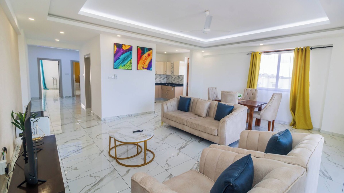 Mombasa Apartment | 3br Luxurious apt facing beach and central to all amenities/entertainment!