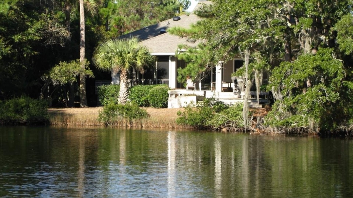 Vanderhorst Plantation House | 3BR Peaceful, Kiawah, Lagoon View Home, Wifi, Comfortable and Welcoming
