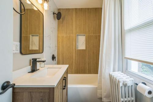 Wilkinsburg House | 3BR Pitt Suburbs with Parking
