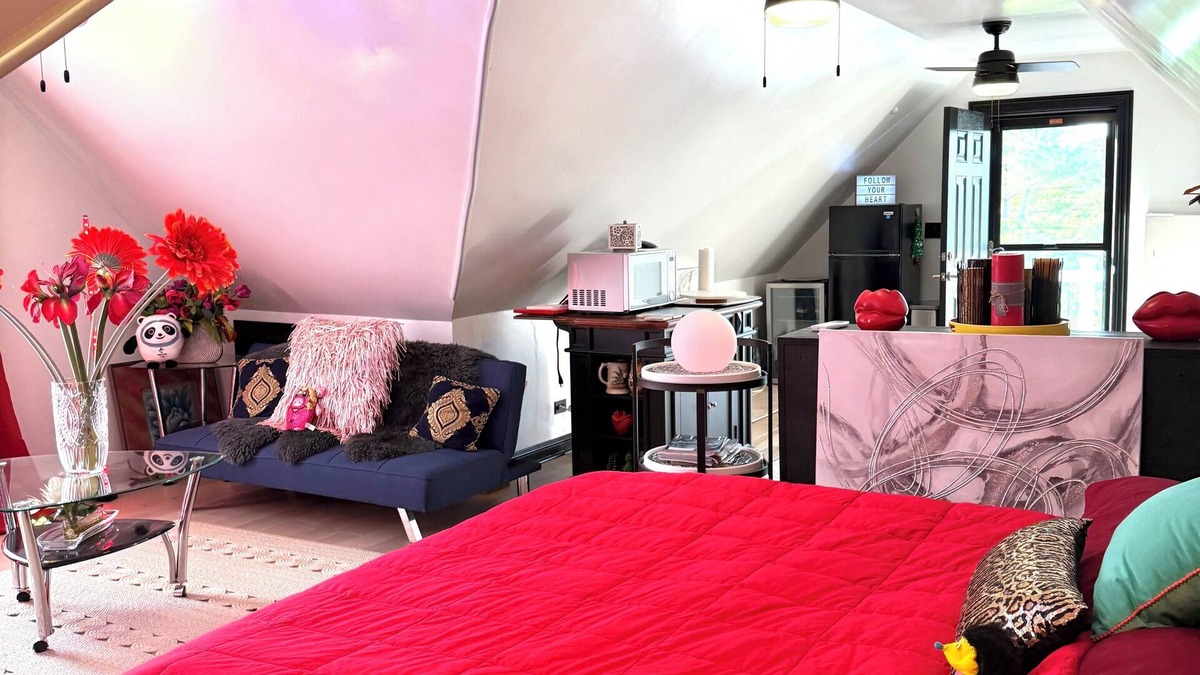 Yorkville House | 3BR Retreat in a House 2Floor