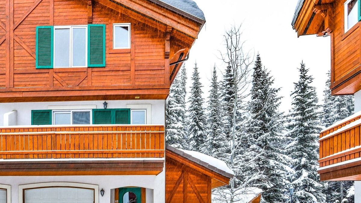 Sun Peaks Ski Chalet | 3BR Ski InOut HotTub In Village