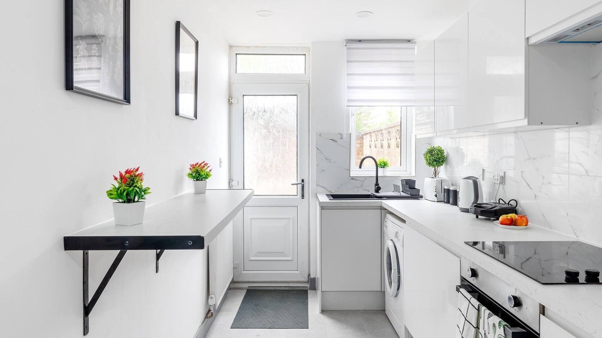 Corby House | 3Br-Sleeps8-Parking-Wifi-CloseStation