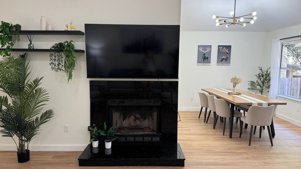 McNeil House | 3BR spacious house in peaceful Cedar Park with sauna, grill and patio