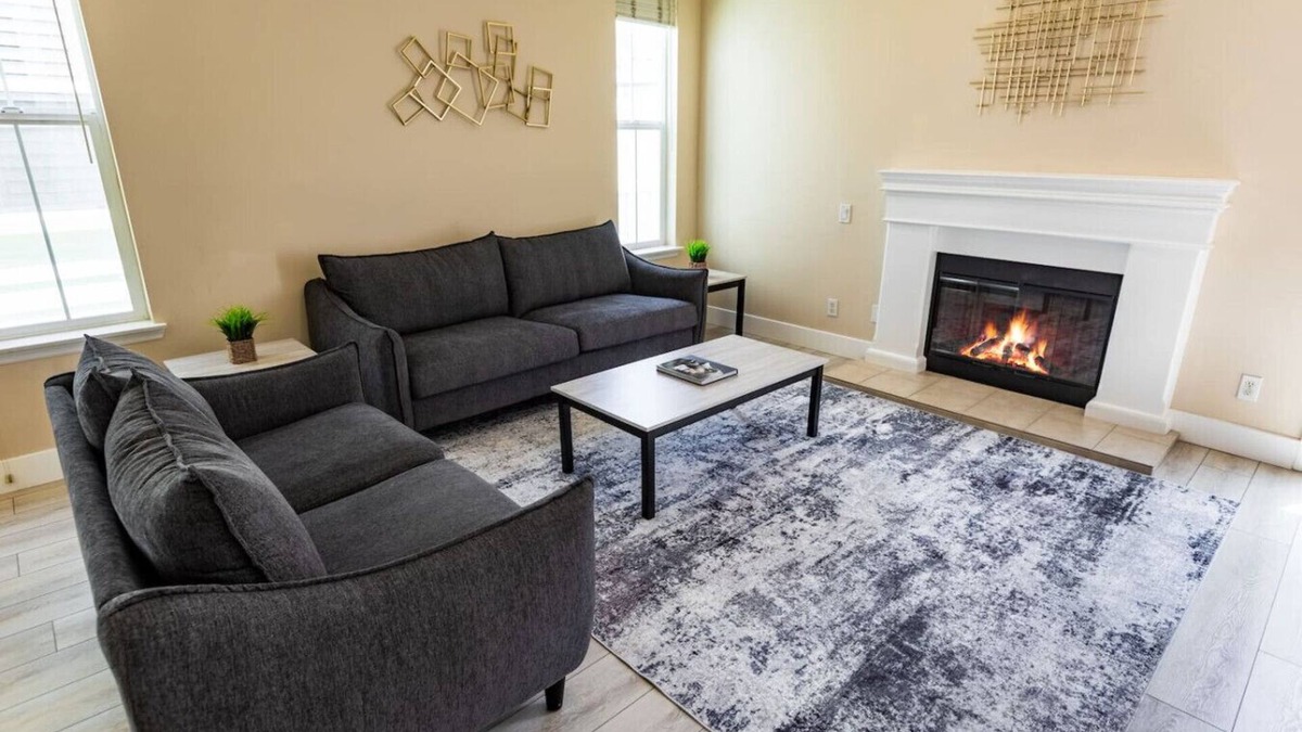 South Redondo House | 3BR Townhouse w/Patio, Games & Walk to the Beach!