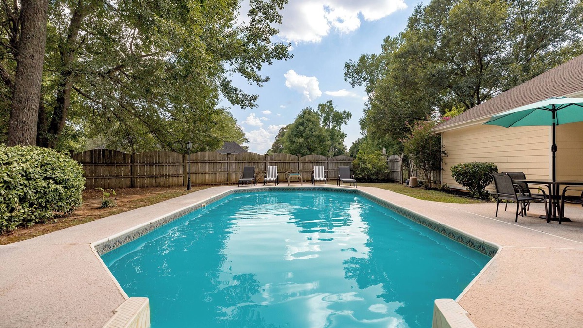Warner Robins House | 3BR w/Inground Pool | Fenced Yard | Pet Friendly