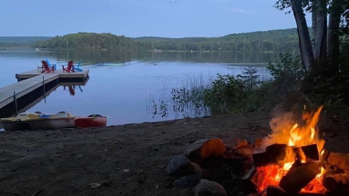 Dysart et al Cottage | 3BR Waterfront Cottage w/Woodstove and Hot Tub