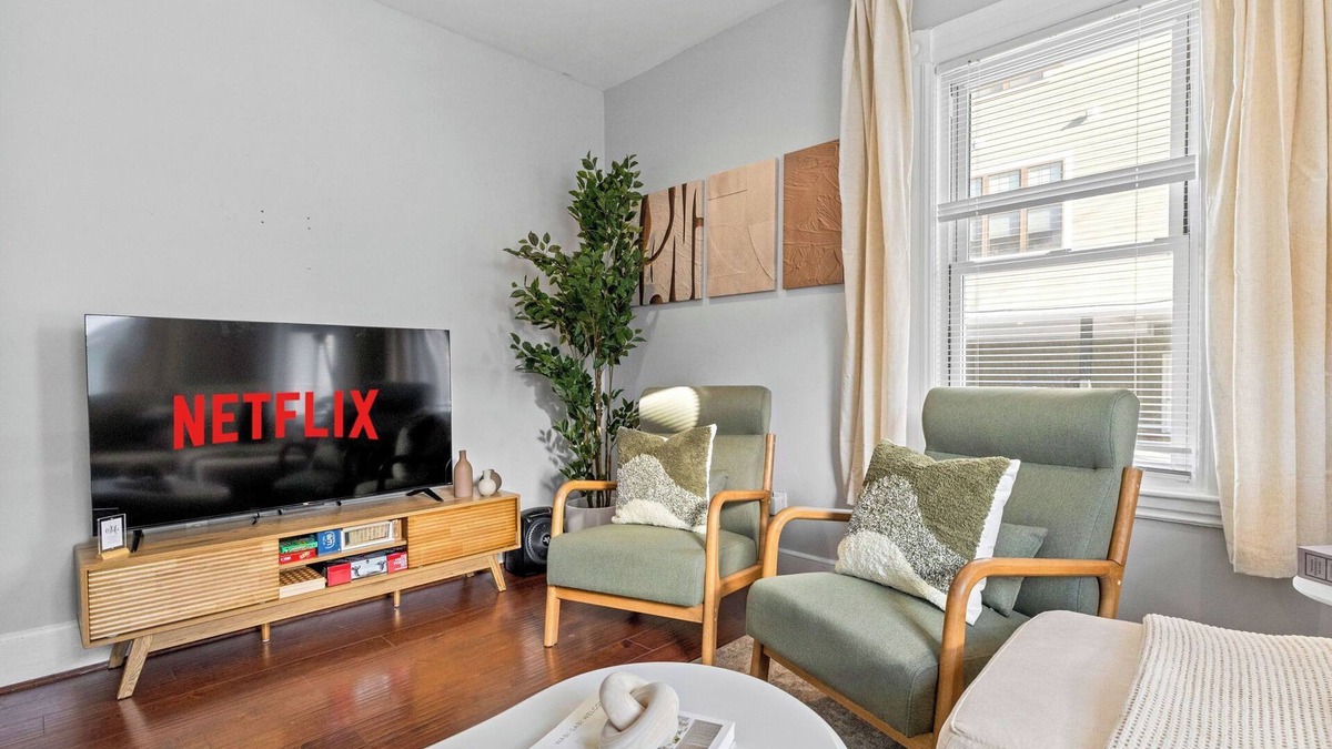 Winter Hill Apartment | 3BR2BATH Lux Home in Somerville