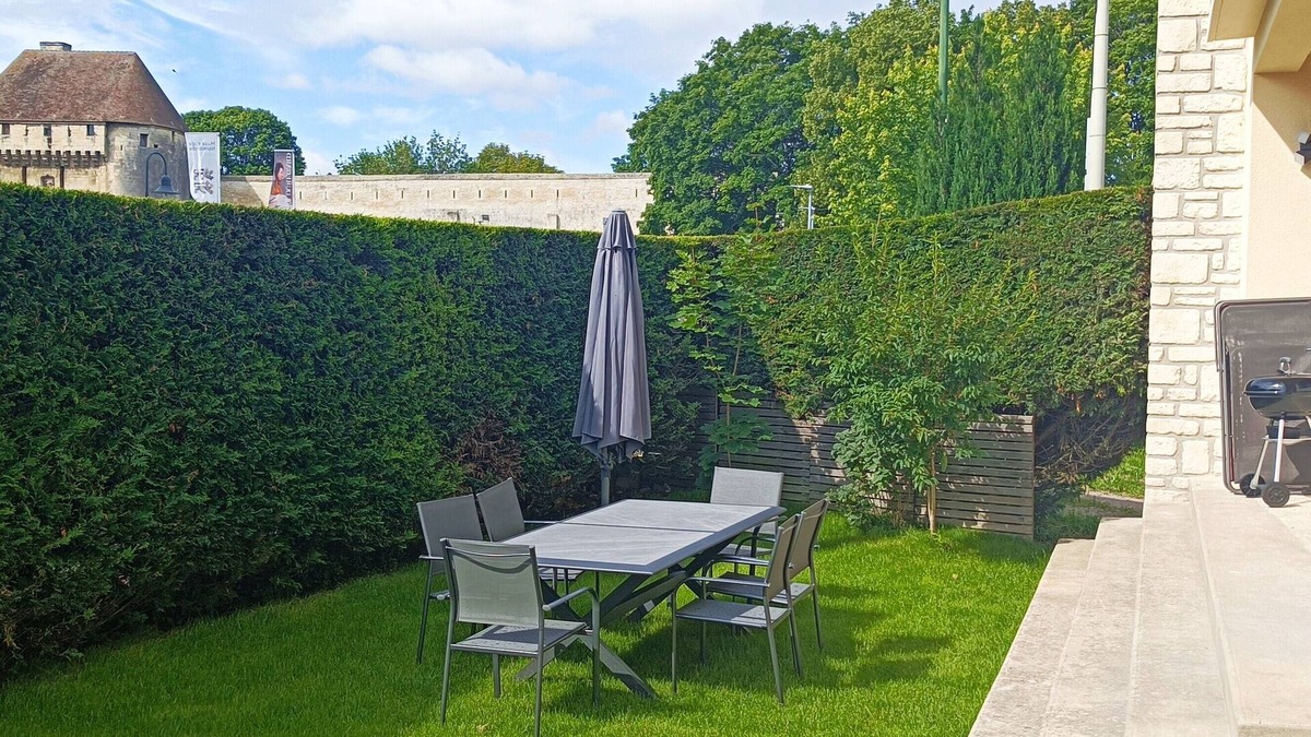 Saint-Julien Apartment | 3D visit available - Renovated house in the center of Caen with parking and garden
