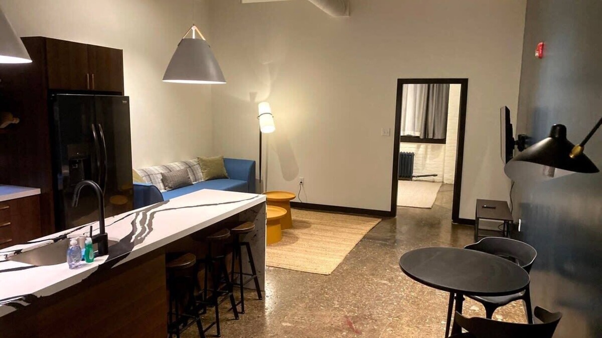 North Oakland Apartment | 3E-Spacious close to PITT/CMU/Carlow, Sleeps 4