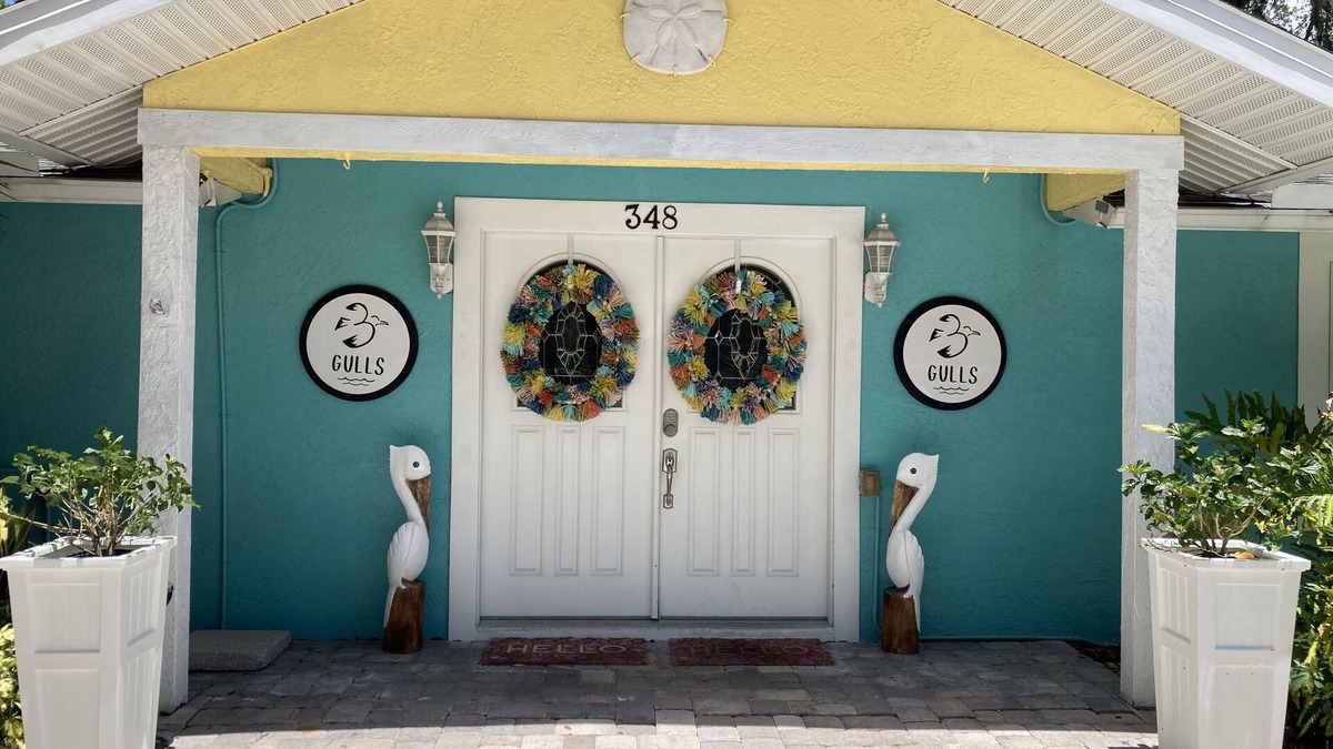 Ozona Apartment | 3Gulls Inn Ozona2-Boutique Hotel-SwimSpa-King Suite-Pets Stay Free-Dtntwn Ozona