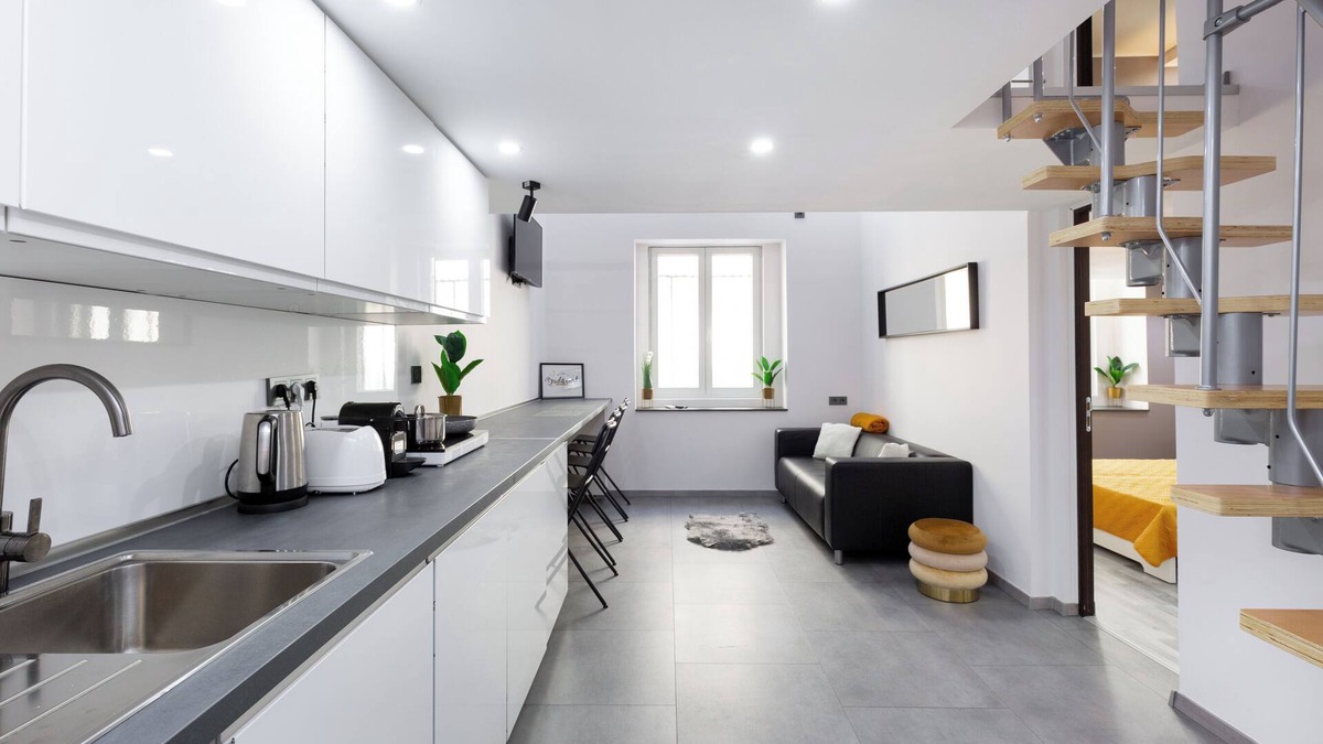 Palace District Apartment | ⭐3in1 MODERN DESIGN - 3 Apartment TOGETHER ❤️AIRCO 5BEDROOMs 4BATHs 9BEDs