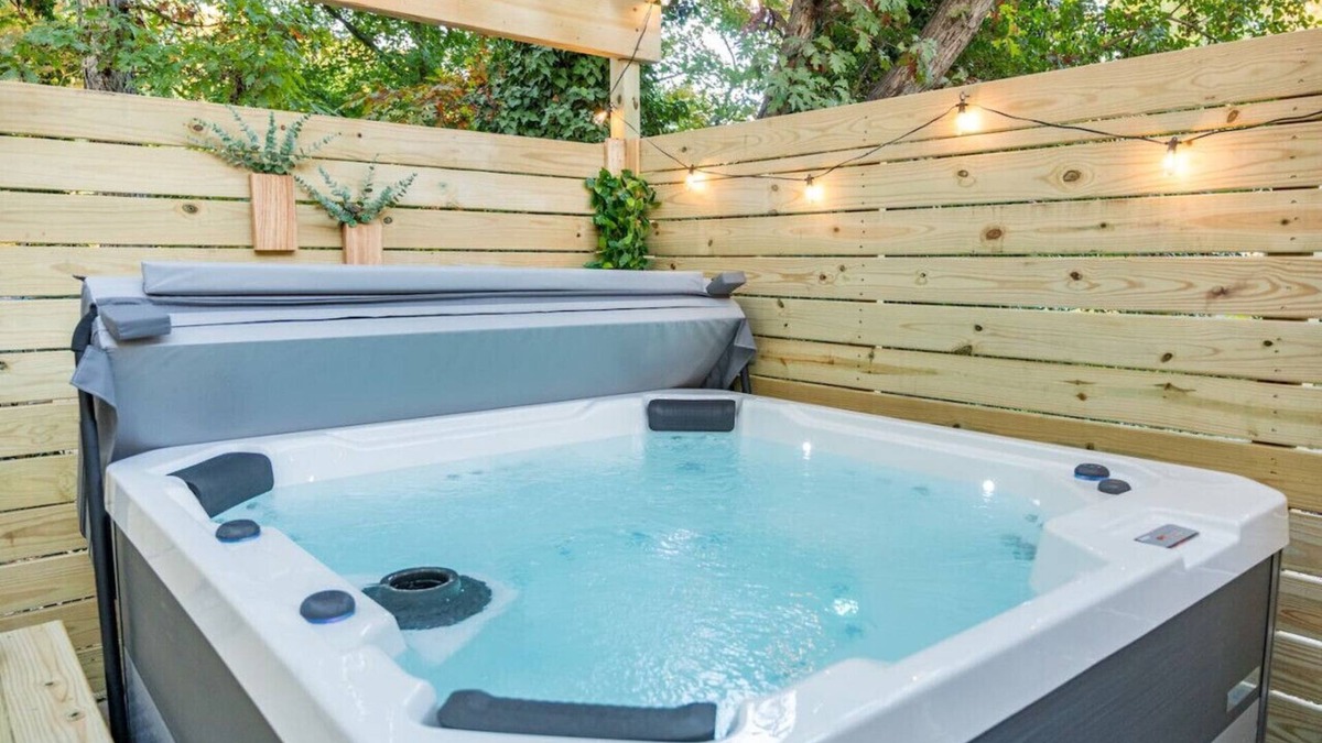 Southeast Raleigh Apartment | 3mi to Dwtn | Hot Tub & Fire Pit