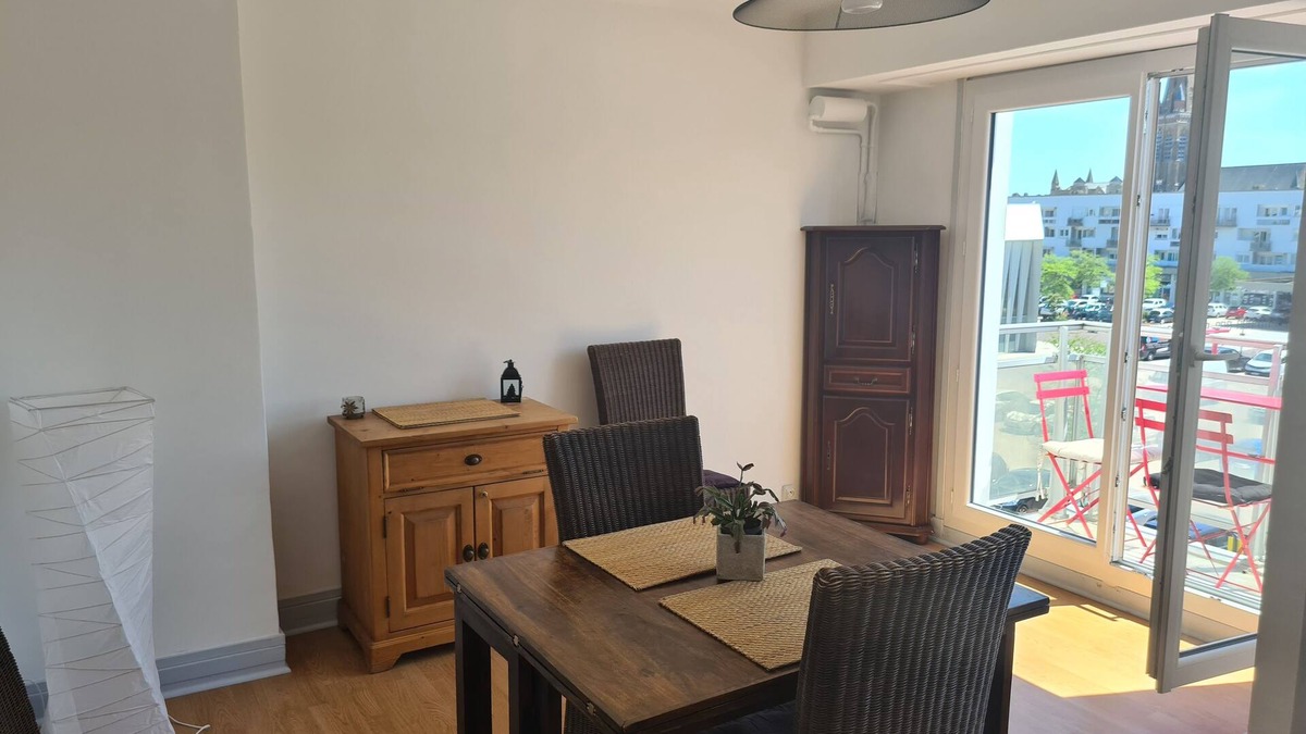 Calais City Center Apartment | 3p apartment with quiet balconies in lively WIFI area