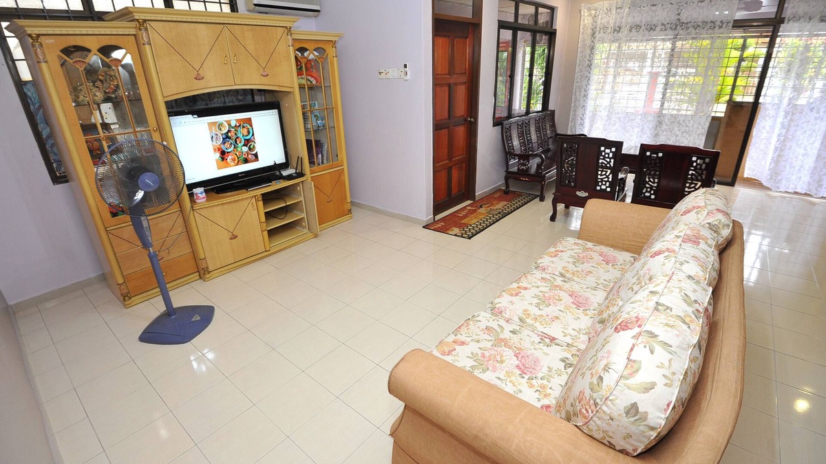 Bayan Lepas House | 3R3B Semi-D Hillside landed nearby SPICE Arena & Airport.
