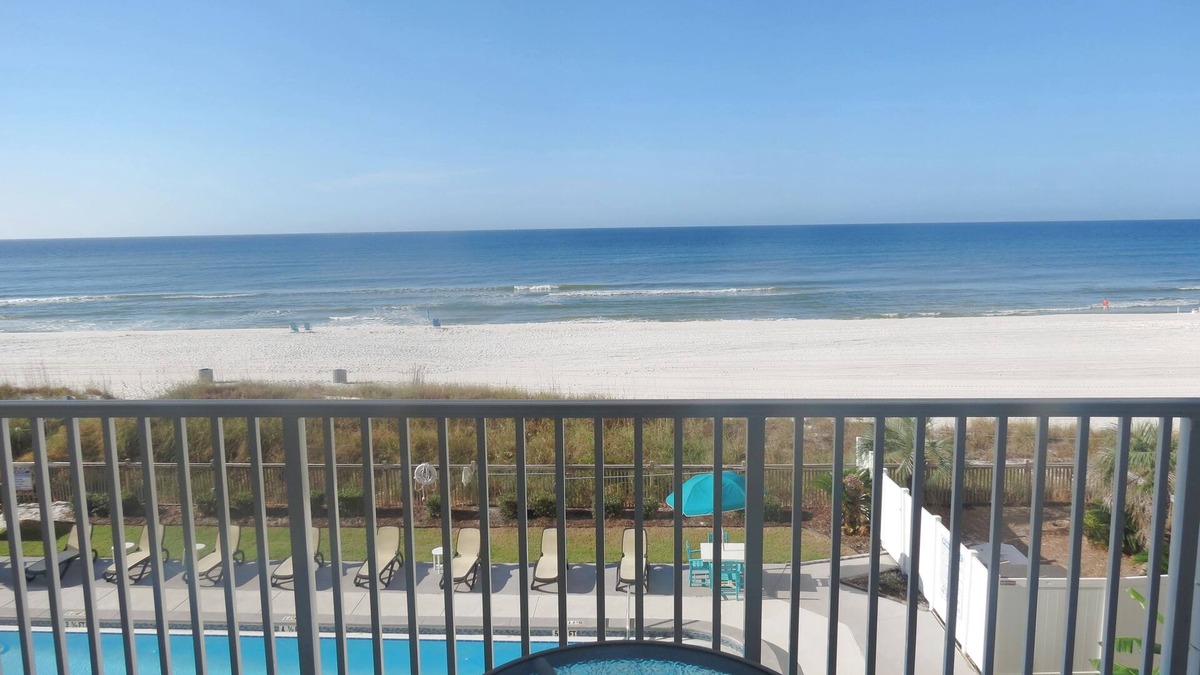 Crescent Beach Condo | 3rd floor, 2 QBs in master w/attached FB, 2nd FB, Q sleeper sofa in living room