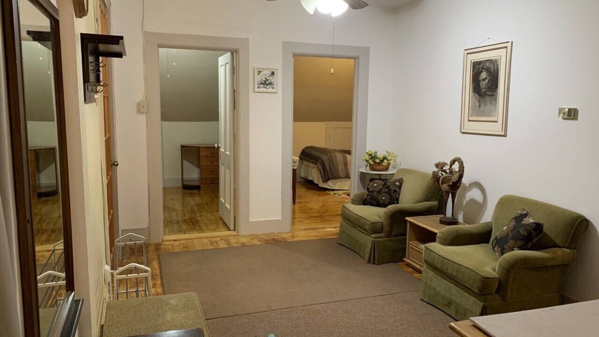 Walton Apartment | 3rd Floor, walk-up private 3BR victorian apartment
